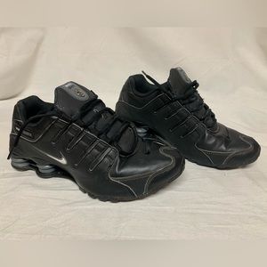 NIKE SHOX NZ MENS RUNNING SHOES 378341-019 Size 8 Black On Black M 2010